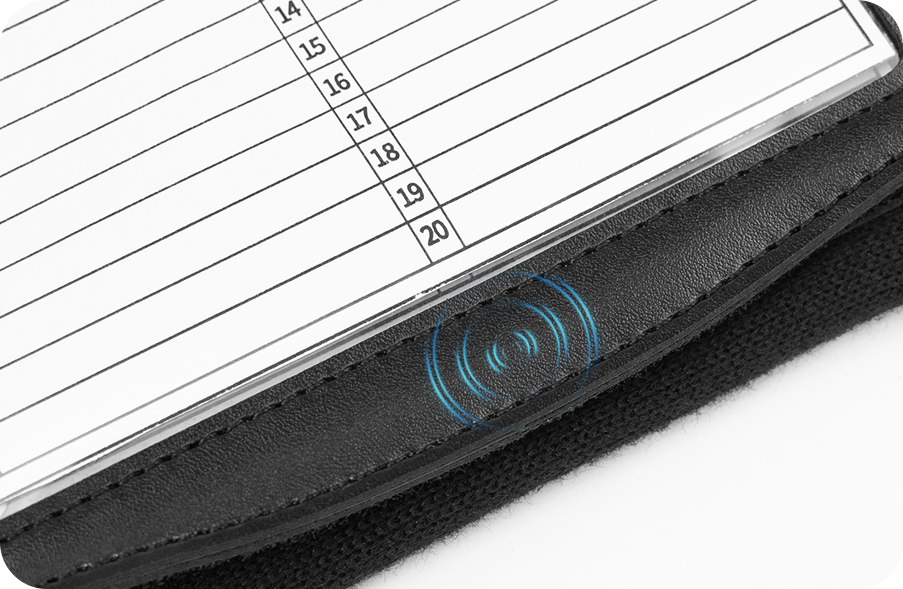 Puce NFC intégrée invisible dans le tissu du poignet tactique